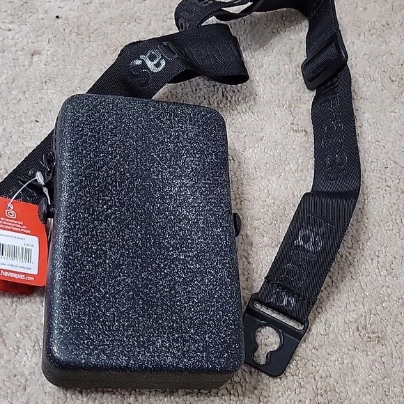 Havaianas Gray Camera Case with Strap - Picture 2 of 6